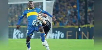 Luis Advíncula sufrió una lesión y quedó fuera de la Bicolor Luis Advíncula sufrió una lesión y quedó fuera de la Bicolor