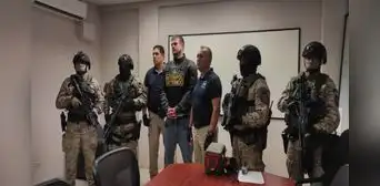 Así fue entregado Joran van der Sloot al FBI en el Grupo Aéreo N.º 8 Así fue entregado Joran van der Sloot al FBI en el Grupo Aéreo N.º 8