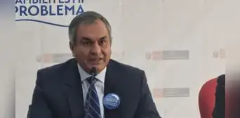 Ministro del Interior tildó de "trapos negros" a banderas peruanas de luto izadas en Puno