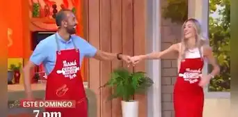 Hernán Barcos y su esposa, Giuli Cunha, competirán en "Mi mamá cocina mejor que la tuya" Hernán Barcos y su esposa, Giuli Cunha, competirán en "Mi mamá cocina mejor que la tuya"