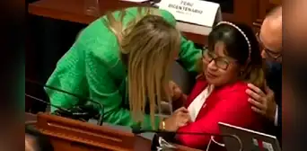 Maria del Carmen Alva intentó presionar a Francis Paredes para que vote a favor de la bicameralidad Maria del Carmen Alva intentó presionar a Francis Paredes para que vote a favor de la bicameralidad