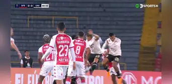 ¿Quiso hacer la de Maradona? Valera reclamó gol para Universitario, pero lo anularon por mano