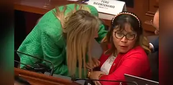 María del Carmen Alva tras ser captada presionando a Francis Paredes: "La he abrazado nomás" María del Carmen Alva tras ser captada presionando a Francis Paredes: "La he abrazado nomás"