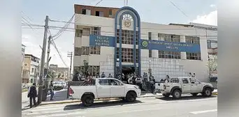 Falso taxista y sus cómplices secuestran al paso a ciudadano para vaciar sus cuentas bancarias en Arequipa Falso taxista y sus cómplices secuestran al paso a ciudadano para vaciar sus cuentas bancarias en Arequipa