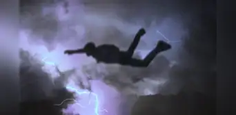 ¿Cómo es caer dentro del cumulonimbus, la nube más peligrosa en la Tierra?