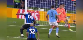 El gol que pudo cambiar la historia: Lukaku tuvo el empate, pero Ederson tuvo fenomenal reflejo El gol que pudo cambiar la historia: Lukaku tuvo el empate, pero Ederson tuvo fenomenal reflejo