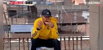 El insólito lugar desde donde Tiago Nunes dio indicaciones durante el duelo de Sporting Cristal El insólito lugar desde donde Tiago Nunes dio indicaciones durante el duelo de Sporting Cristal