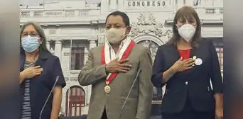 Congresista Segundo Quiroz pidió nueva medalla de parlamentario porque la original "se ensucia"