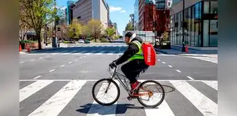 Nueva York: repartidores de comida tendrán salario mínimo de US$17,96 la hora Nueva York: repartidores de comida tendrán salario mínimo de US$17,96 la hora
