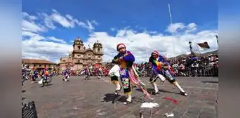 Escolares rinden homenaje a Cusco con danzas típicas en su mes jubilar Escolares rinden homenaje a Cusco con danzas típicas en su mes jubilar