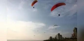 Accidente con parapente en Miraflores: persona cae en Larcomar y termina con múltiples heridas Accidente con parapente en Miraflores: persona cae en Larcomar y termina con múltiples heridas