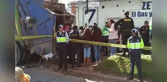 Trabajadores de limpieza hallan pierna humana en carro de basura de Cusco Trabajadores de limpieza hallan pierna humana en carro de basura de Cusco