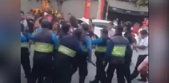 Serenos y comerciantes ambulantes protagonizan batalla campal en Chiclayo Serenos y comerciantes ambulantes protagonizan batalla campal en Chiclayo