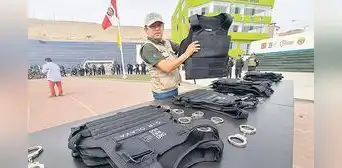 Alcaldes de Lima divididos por uso de armas no letales Alcaldes de Lima divididos por uso de armas no letales