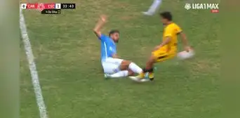 ¿Y el VAR? Ignácio cometió terrible falta contra jugador de Cantolao, pero no llamaron al árbitro ¿Y el VAR? Ignácio cometió terrible falta contra jugador de Cantolao, pero no llamaron al árbitro
