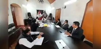 Gobernador regional de Arequipa plantea reducir mandato de los directores de las UGEL