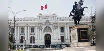 Grietas en el nuevo régimen, por Juan De la Puente