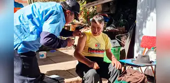 Vacunan contra la poliomielitis y sarampión en Puno