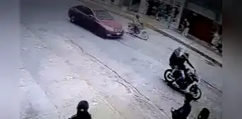 La Victoria: video muestra instante en que 7 delincuentes escapan tras asaltar a cambistas La Victoria: video muestra instante en que 7 delincuentes escapan tras asaltar a cambistas