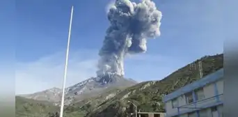 Volcán Ubinas empezó a expulsar gases tóxicos y se alista el traslado de ciudadanos afectados Volcán Ubinas empezó a expulsar gases tóxicos y se alista el traslado de ciudadanos afectados