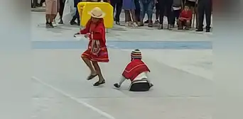 “Hermoso don”: niño sin piernas sorprende por su destreza para bailar huaino en Amazonas