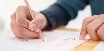 ¿Cuáles son los requisitos mínimos para obtener el bachiller automático en el Perú?