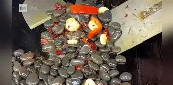 ¿Piedras salteadas? Esta es la última moda de comida callejera en China ¿Piedras salteadas? Esta es la última moda de comida callejera en China