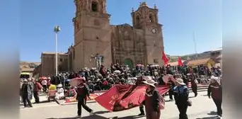 Puno: maestros paralizan para rechazar voucher educativo Puno: maestros paralizan para rechazar voucher educativo
