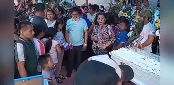 Iquitos: padre de niños fallecidos en accidente salió de clínica para asistir a su sepelio Iquitos: padre de niños fallecidos en accidente salió de clínica para asistir a su sepelio