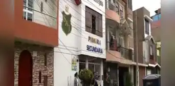 Los Olivos: vecinos atemorizados porque cables de luz cuelgan a menos de un metro del suelo Los Olivos: vecinos atemorizados porque cables de luz cuelgan a menos de un metro del suelo