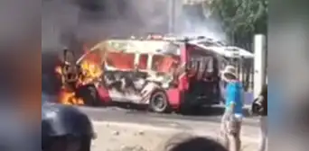 Extorsionadores queman 2 combis de empresa de transporte que iban a la sierra en Trujillo Extorsionadores queman 2 combis de empresa de transporte que iban a la sierra en Trujillo