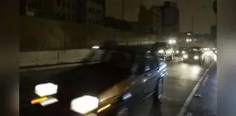 Bomberos acuden a rescatar a personas atrapadas en ascensores tras apagón Bomberos acuden a rescatar a personas atrapadas en ascensores tras apagón