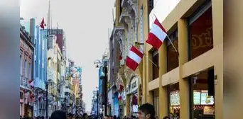 ¿Por qué en Fiestas Patrias se coloca banderas en las casas y cuál es la multa por no hacerlo? ¿Por qué en Fiestas Patrias se coloca banderas en las casas y cuál es la multa por no hacerlo?