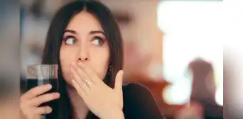 ¿Por qué me da hipo cuando tomo mucho alcohol y cómo quitarlo?
