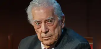 Mario Vargas Llosa se encuentra estable tras contagiarse de COVID-19, pero seguirá hospitalizado