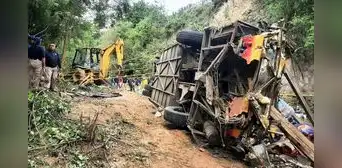 Tragedia en México: al menos 25 personas mueren tras caer autobús de pasajeros por un barranco