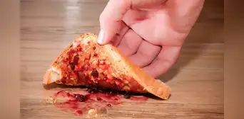 ¿Cuál es el tiempo máximo que un alimento puede estar en el suelo sin contaminarse? ¿Cuál es el tiempo máximo que un alimento puede estar en el suelo sin contaminarse?