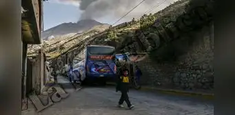 Ceniza del volcán Ubinas afecta la salud de 3 regiones