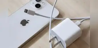¿Por qué Samsung y Apple no incluyen cargador y audífonos en la caja de sus teléfonos?
