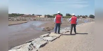 Funcionarios elevaron gastos en obra del río Lacramarca Funcionarios elevaron gastos en obra del río Lacramarca