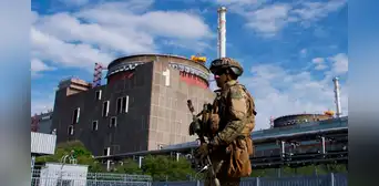 Ucrania advierte que rusos "continúan minando" Zaporiyia, la mayor central nuclear de Europa Ucrania advierte que rusos "continúan minando" Zaporiyia, la mayor central nuclear de Europa
