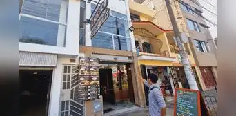 SMP: cámara de seguridad grabó el preciso instante de un violento robo en un restaurante SMP: cámara de seguridad grabó el preciso instante de un violento robo en un restaurante