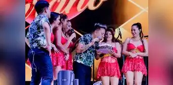 Corazón Serrano: por su cumpleaños, animador recibe torta en la cara durante show en Tumbes Corazón Serrano: por su cumpleaños, animador recibe torta en la cara durante show en Tumbes