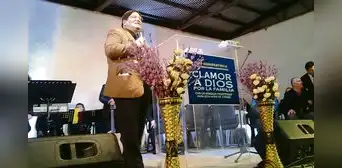 Pastor José Linares al borde de la orden de captura