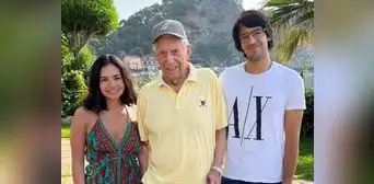 Mario Vargas Llosa se reúne con familiares tras superar la COVID-19 Mario Vargas Llosa se reúne con familiares tras superar la COVID-19