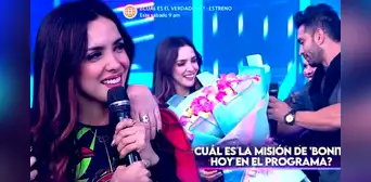 Rafael sorprende a Rosángela con enorme ramo de flores, pero ella le aclara: "No la tendrás fácil" Rafael sorprende a Rosángela con enorme ramo de flores, pero ella le aclara: "No la tendrás fácil"