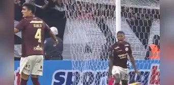 Andy Polo le recriminó con todo a Alfonso Barco su falta de marca en el gol de Corinthians