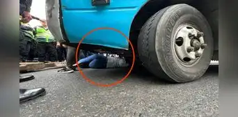 SJL: mujer se mete debajo de cúster informal para evitar traslado al depósito