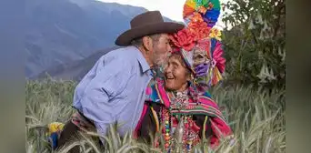 Pareja celebró sus 63 años de matrimonio en Moquegua con tierna sesión de fotos Pareja celebró sus 63 años de matrimonio en Moquegua con tierna sesión de fotos