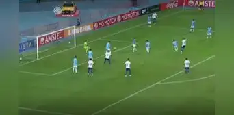 Cevallos le reventó el arco a Solís y Sporting Cristal ya lo pierde 1-0 ante Emelec